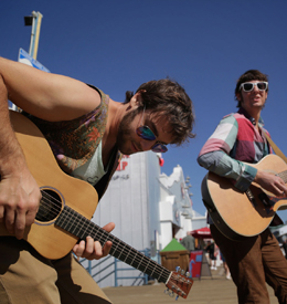 Street performers at Santa Monica Pier