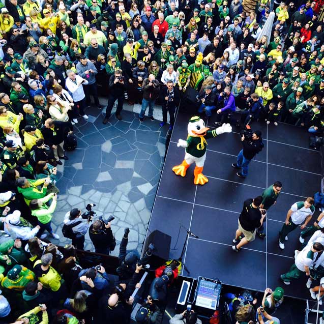 Oregon Pep Rally at Santa Monica Place