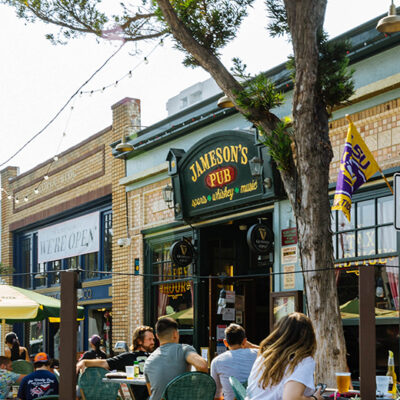 Outdoor patio seating at Jameson's Pub in Santa Monica.