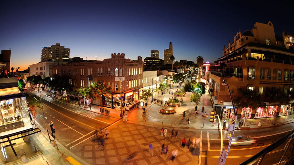 Santa Monica Third Street Promenade and Farmer's Market