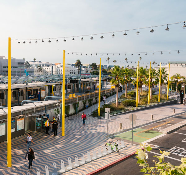closest airport to santa monica