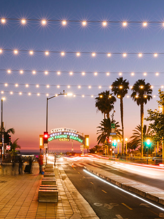 how far is santa monica from lax