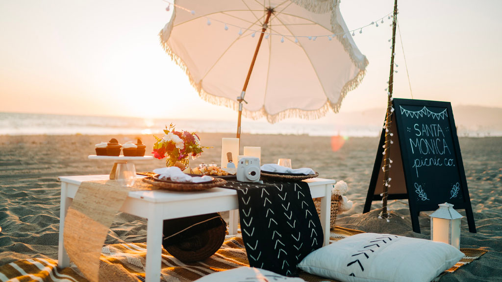 outdoor eateries