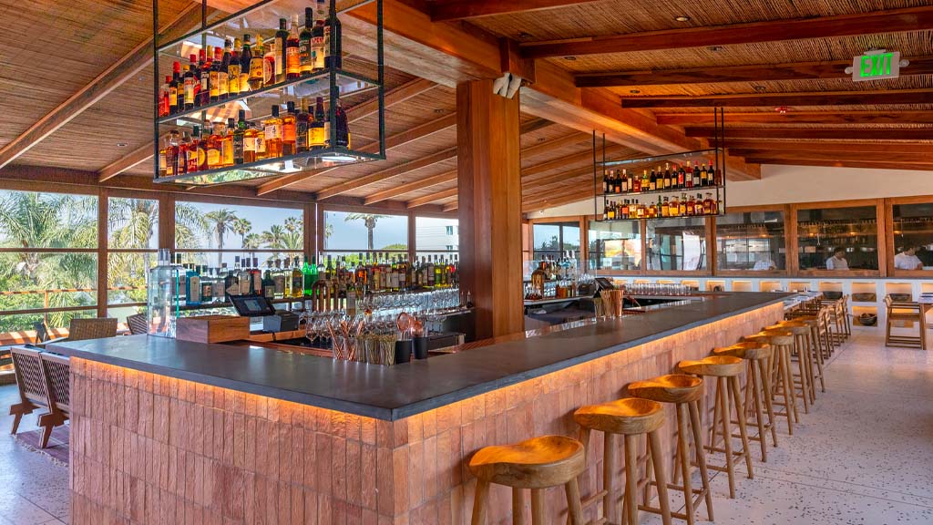 santa monica beach bars