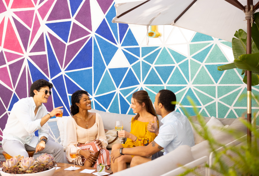 Outdoor bar at Viceroy