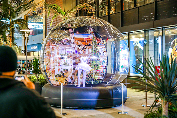 Santa Monica Place Holiday Festivities
