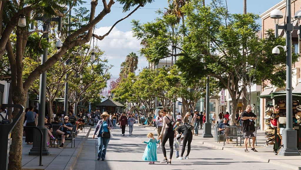 People walking and shopping on Santa Monica's Third Street Promenade.