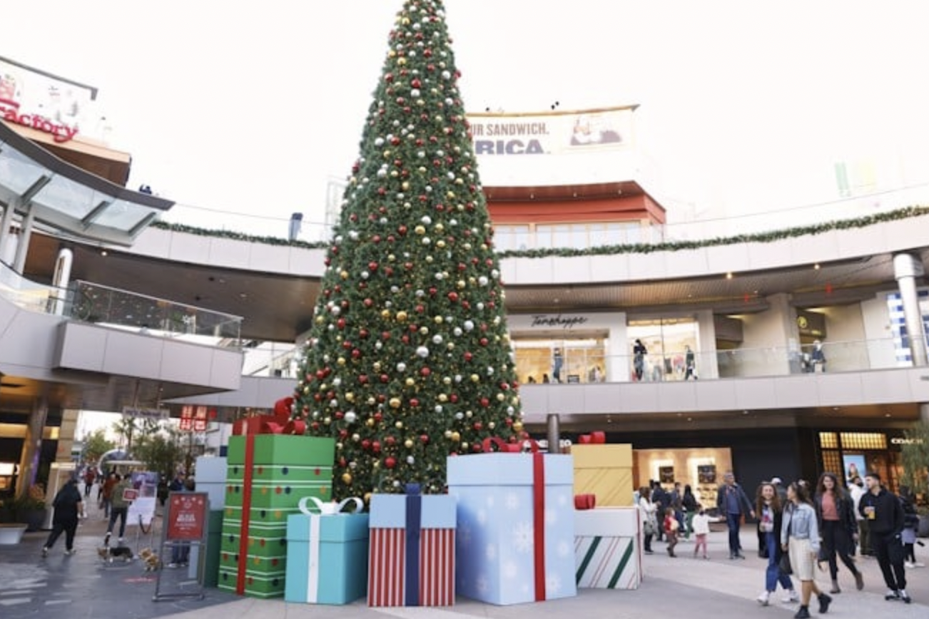 Photos with Santa at Santa Monica Place