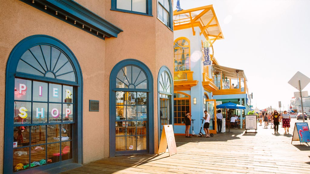 santa monica pier shop and visitor center