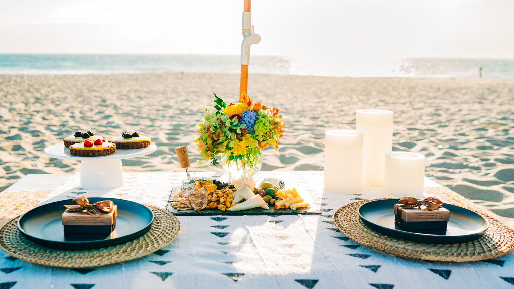 outdoor dining with santa monica picnic co