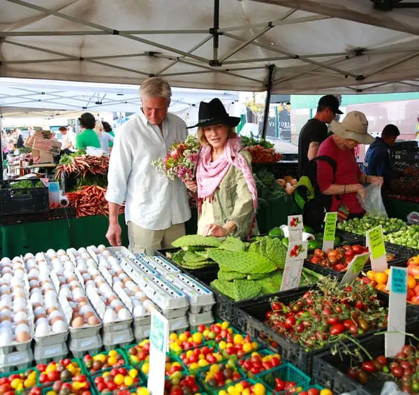 couple shopping at downtown santa monica farmers market