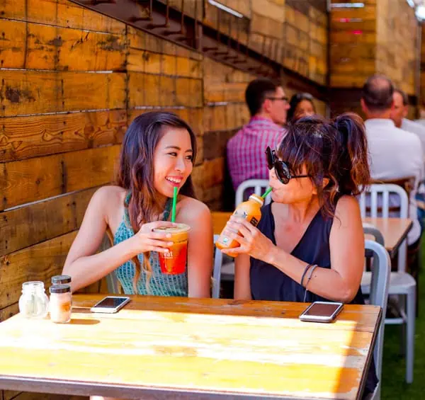 クリエーション・カフェの母娘