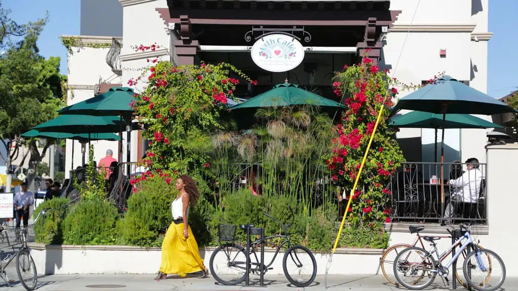 ウルト・カフェの外