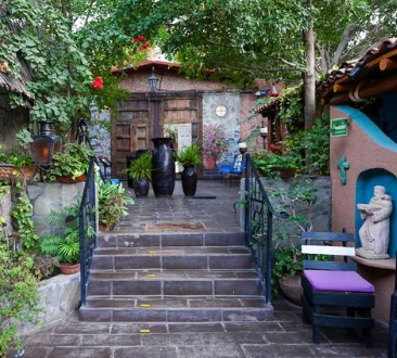 walkway outside up to casa Martin