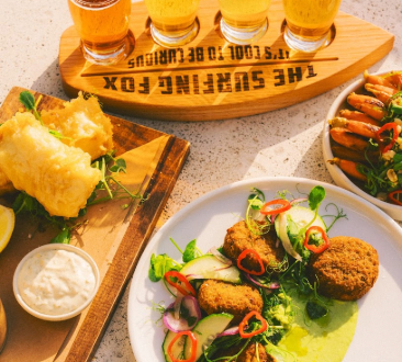 冲浪狐狸美食和飞行饮料